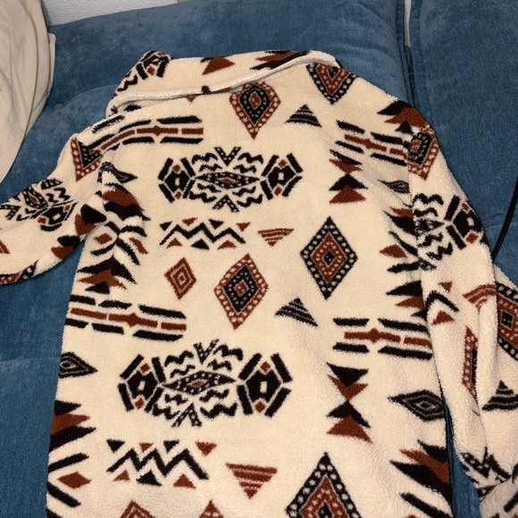 Aztec Patterned Fleece Jacket - Picture 3 of 3
